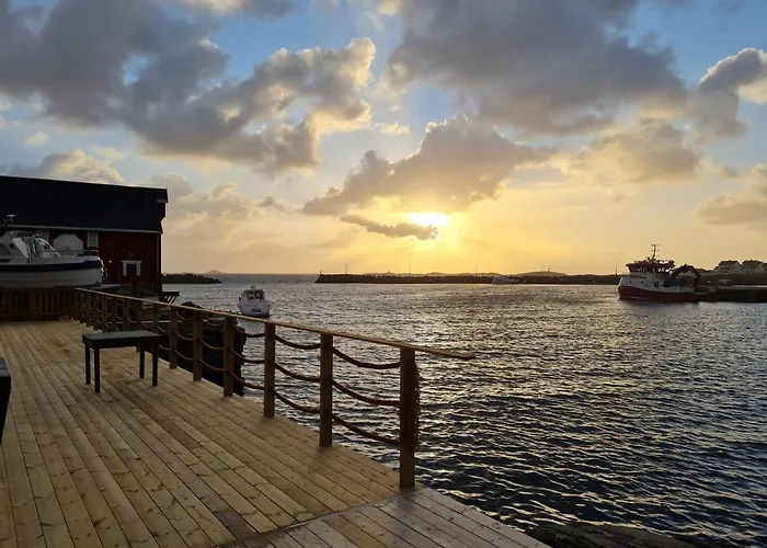 Rorbu Ved Sjoen Nyaraló Bud